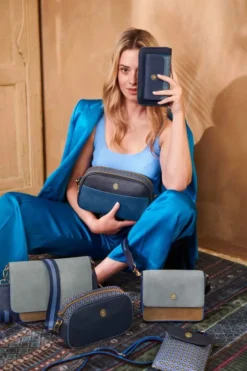 Fenna Schultertasche Klein Uni Blau