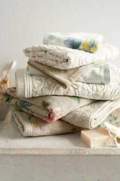 Große Handtuch Tile de Pip Khaki 70x140 cm