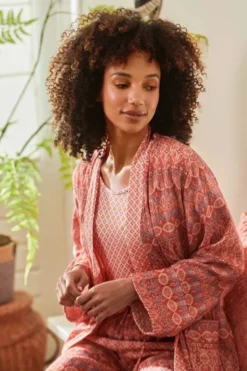 Naomi Kimono Ashanti Rot