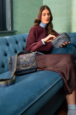 Schultertasche Fenna Mittelgroß Il Ricamo Blau