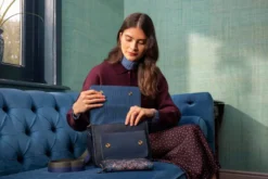 Schultertasche Fenna Mittelgroß Il Ricamo Blau